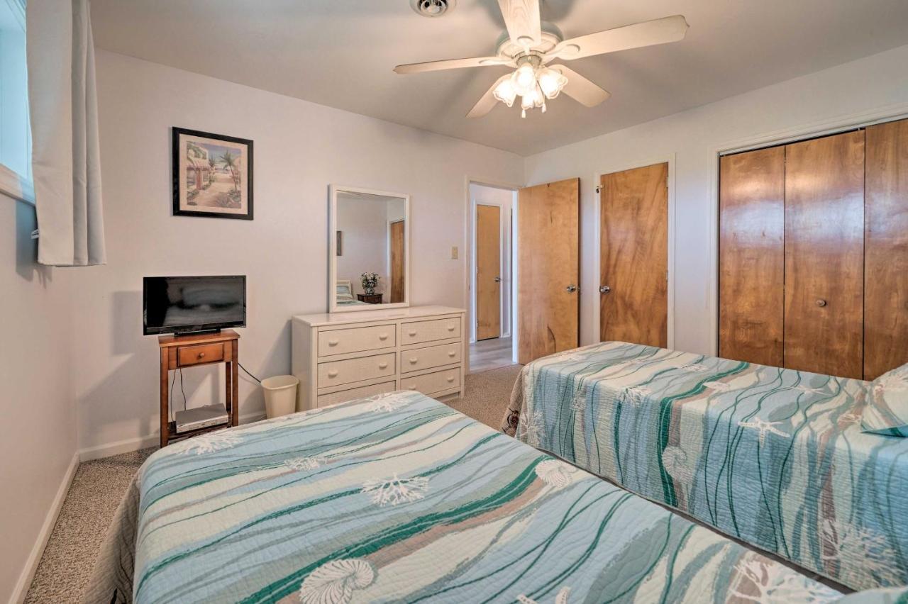 Oak Island Beachfront Condo With Community Pool Exterior photo
