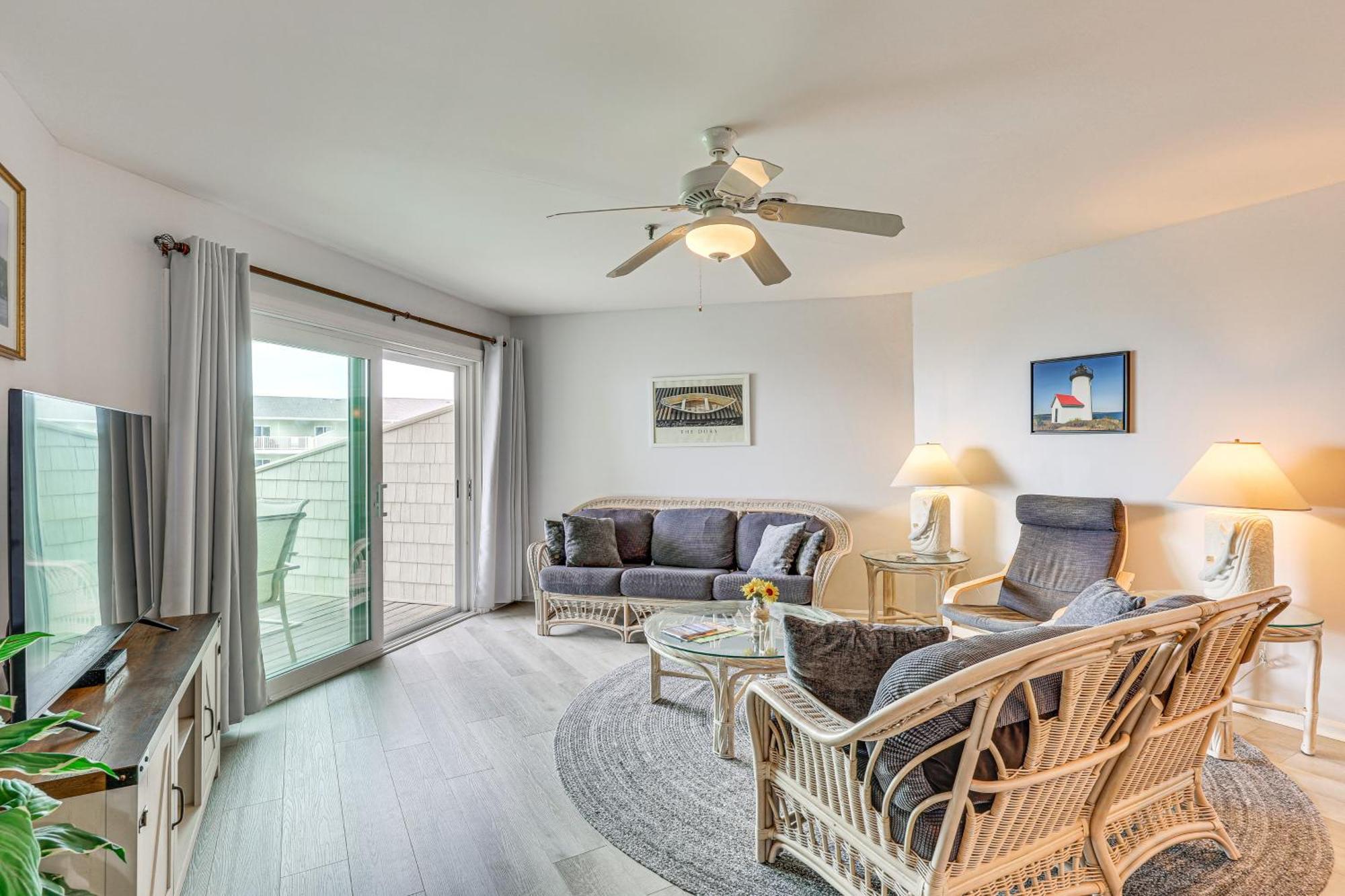 Oak Island Beachfront Condo With Community Pool Exterior photo